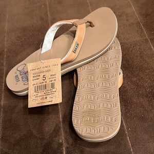 New with tags Reef Sandals